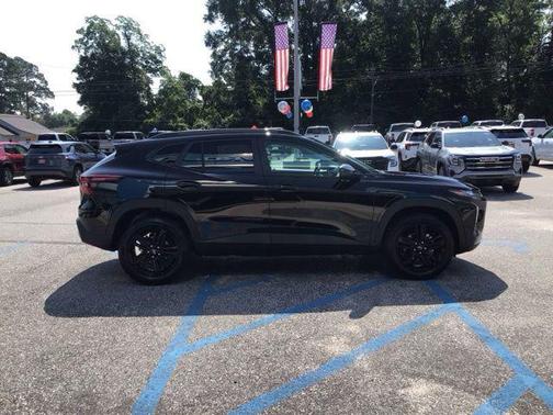 Mosaic Black Metallic 2026 Chevrolet Trax FWD ACTIV