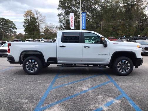 2026 Chevrolet Silverado 2500 Custom