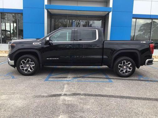 Onyx Black 2026 GMC Sierra 1500 SLE