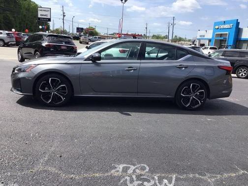 2023 Nissan Altima SR FWD