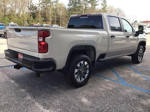 White Sands 2026 Chevrolet Silverado 2500 Custom