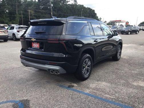 Mosaic Black Metallic 2026 Chevrolet Traverse LT