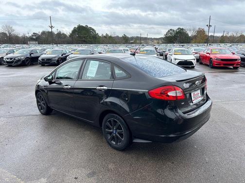 2013 Ford Fiesta 4dr Sedan SE