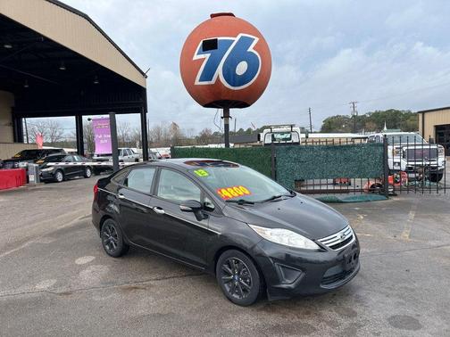 2013 Ford Fiesta 4dr Sedan SE