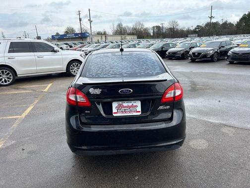 2013 Ford Fiesta 4dr Sedan SE