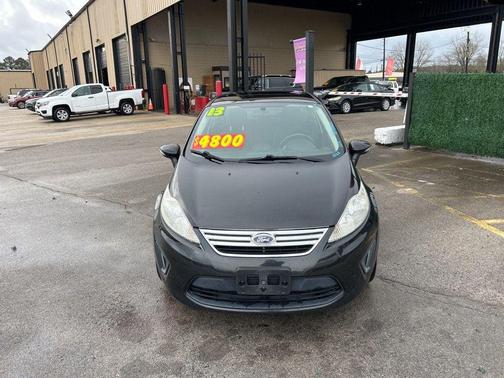 2013 Ford Fiesta 4dr Sedan SE