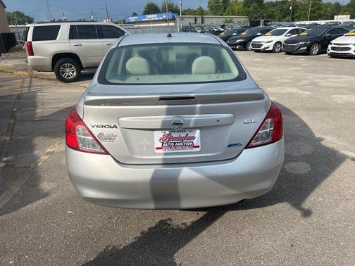 2013 Nissan Versa 1.6 SL