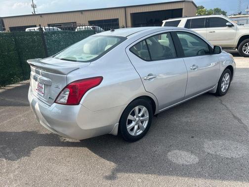 2013 Nissan Versa 1.6 SL