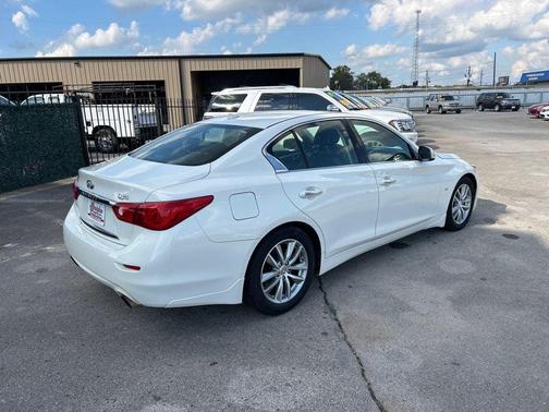 2015 INFINITI Q50 Premium