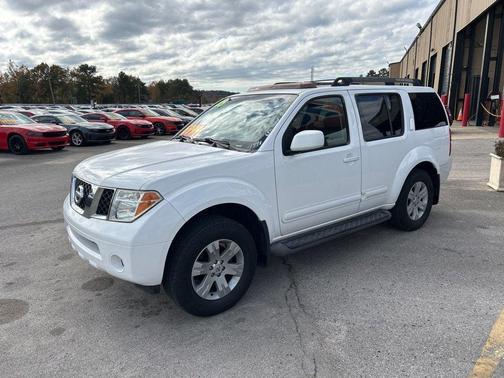 2005 Nissan Pathfinder LE