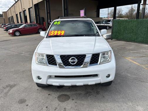 2005 Nissan Pathfinder LE
