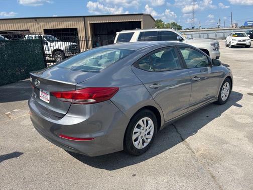 2018 Hyundai ELANTRA SE