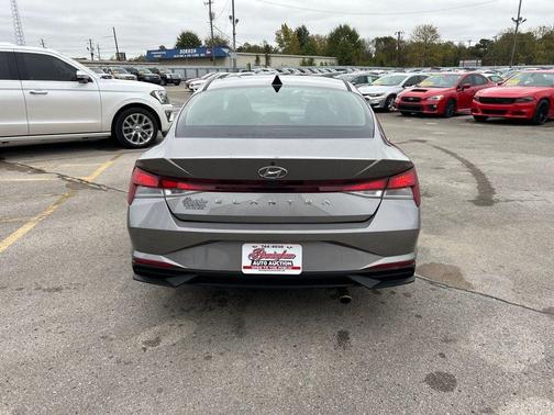 2021 Hyundai ELANTRA SE