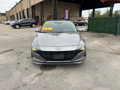 2021 Hyundai ELANTRA SE