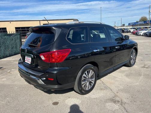 2018 Nissan Pathfinder SL