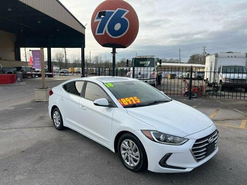 2018 Hyundai ELANTRA SE