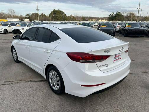 2018 Hyundai ELANTRA SE