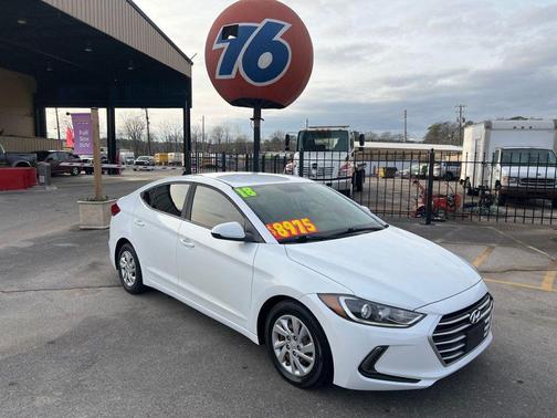 2018 Hyundai ELANTRA SE