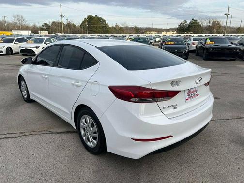 2018 Hyundai ELANTRA SE