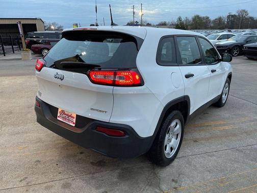 Photo 4 of 8 of 2016 Jeep Cherokee Sport