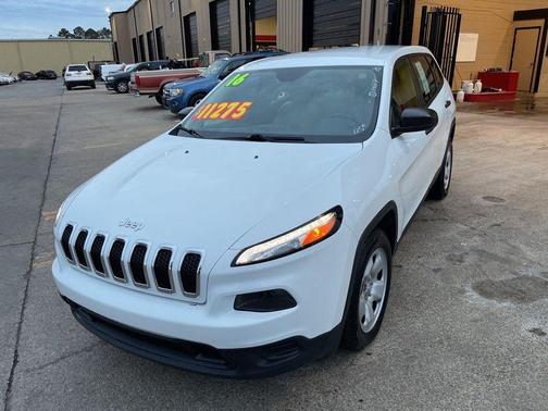 Photo 3 of 8 of 2016 Jeep Cherokee Sport