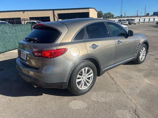 2016 INFINITI QX70 Base