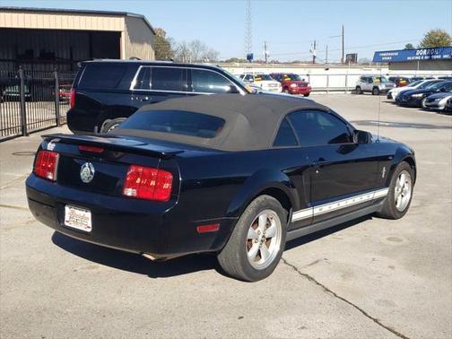 2007 Ford Mustang Deluxe