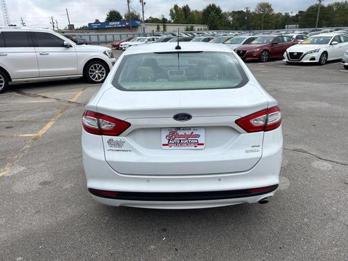 2015 Ford Fusion SE