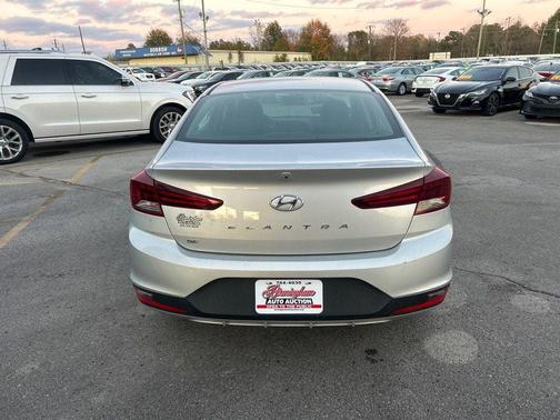2020 Hyundai ELANTRA SE