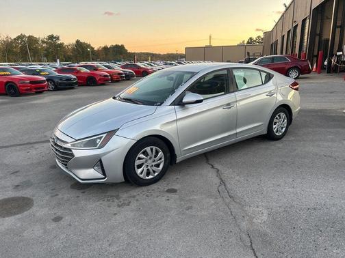 2020 Hyundai ELANTRA SE