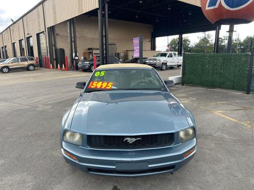 2005 Ford Mustang Deluxe