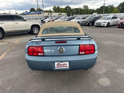 2005 Ford Mustang Deluxe