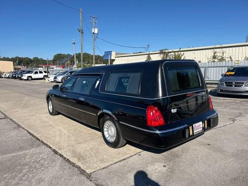 2001 Lincoln Town Car Executive