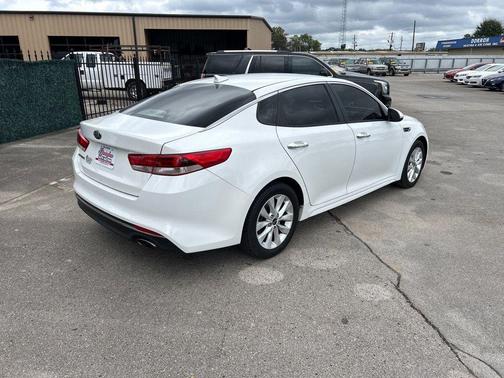 2017 Kia Optima LX