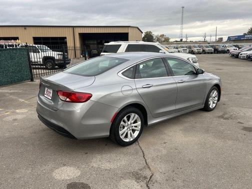2016 Chrysler 200 LX