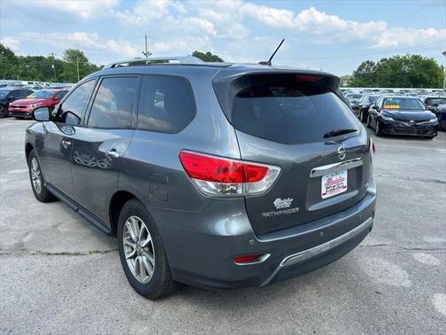 2016 Nissan Pathfinder SV