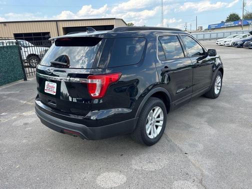 2017 Ford Explorer Base