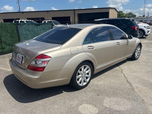 2007 Mercedes-Benz S-Class S550 4dr Sedan 5.5L V8 RWD