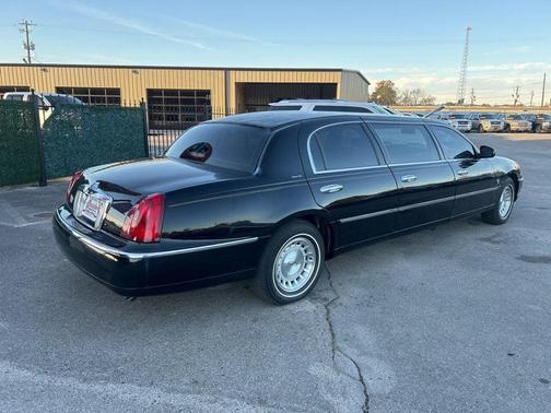 1999 Lincoln Town Car Executive