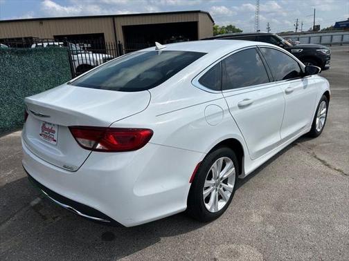 2017 Chrysler 200 Limited