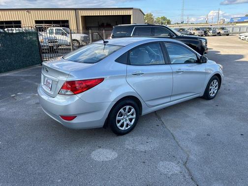 2013 Hyundai Accent SE