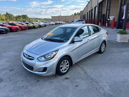 2013 Hyundai Accent SE
