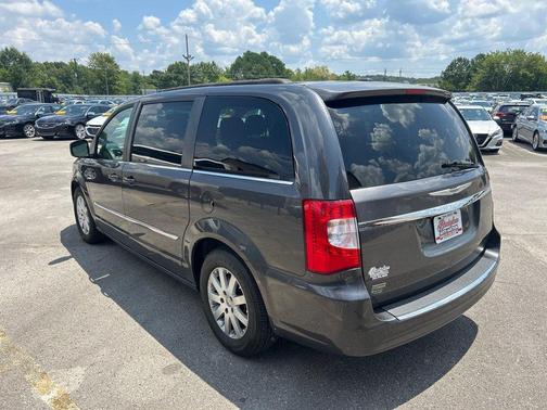 2016 Chrysler Town & Country Touring