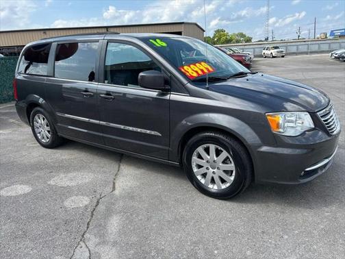 2016 Chrysler Town & Country Touring