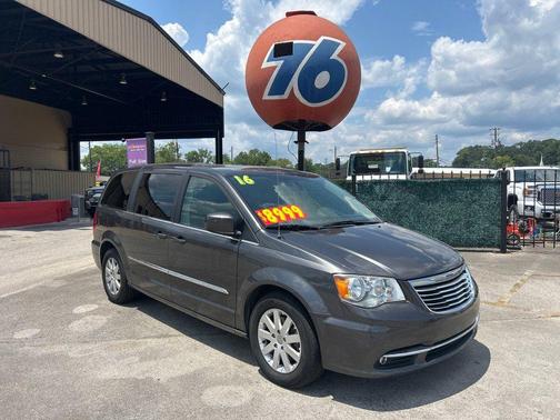 2016 Chrysler Town & Country Touring