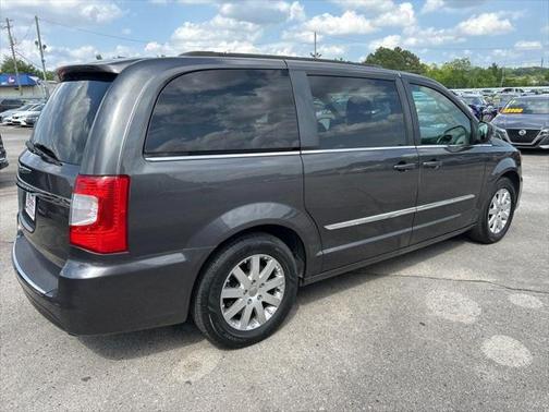 2016 Chrysler Town & Country Touring