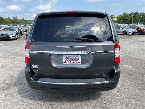 2016 Chrysler Town & Country Touring