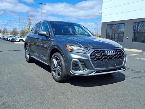 Daytona Gray Pearl Effect 2025 Audi Q5 55 S line Premium Plus