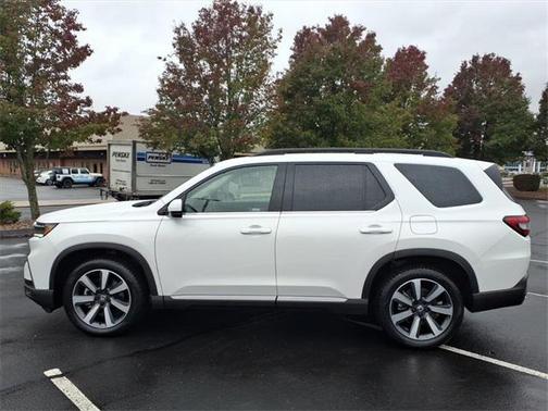 2023 Honda Pilot Touring 8-Passenger