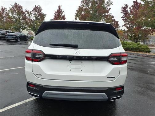 2023 Honda Pilot Touring 8-Passenger